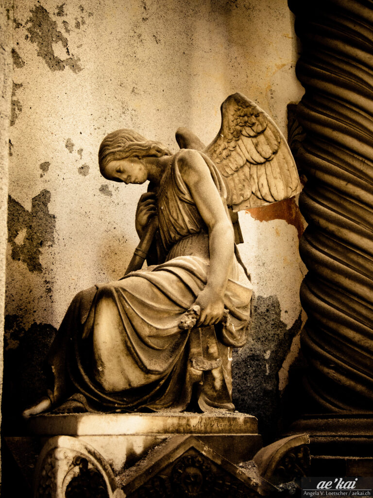Tomb Sculpture in the monumental cemetary of Staglieno, Italy; Grabmal; Monumentalfriedhof Staglieno, Italien