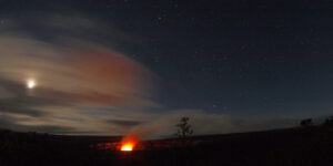 Halema'uma'u Crater (Hawaii) by night with glowing lava