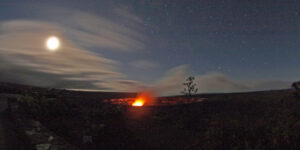 Halema'uma'u Crater (Hawaii) by night with glowing lava