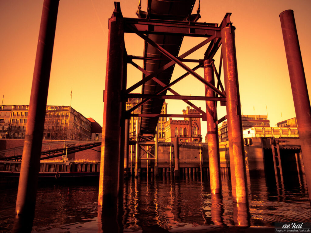 Harbor; Hafen; Hamburg;artful picture in reds and oranges of Hamburg harbor, Elbe river