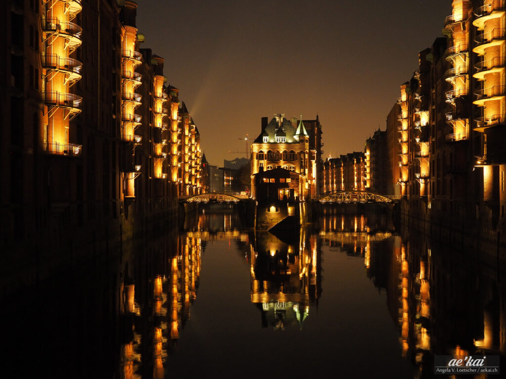 Picture of the famous tea house by night in the old town part Speicherstadt of Hamburg, Germany