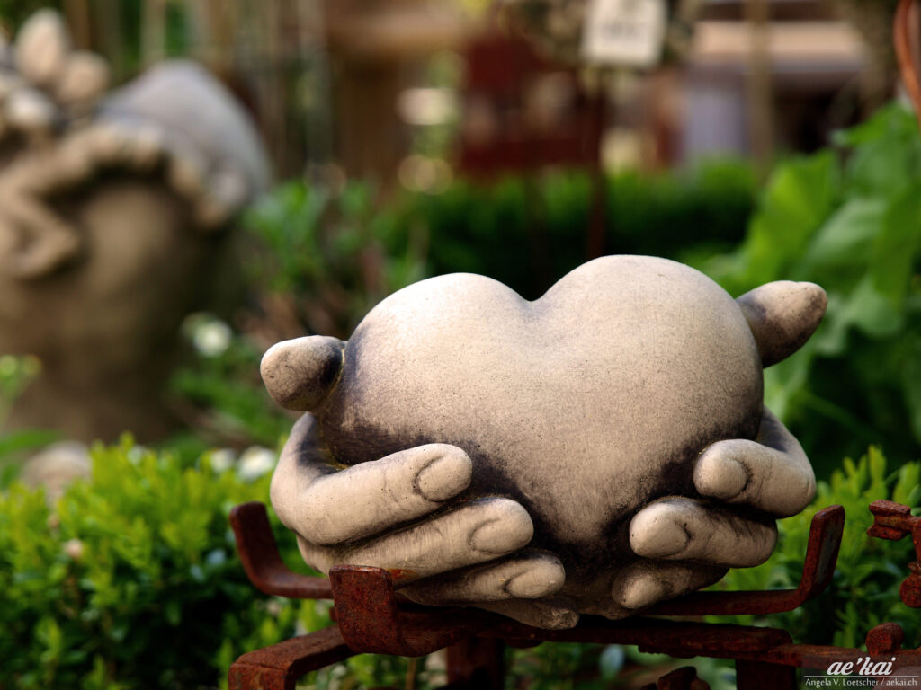 Sculpture of hands holding heart; Herzskulptur